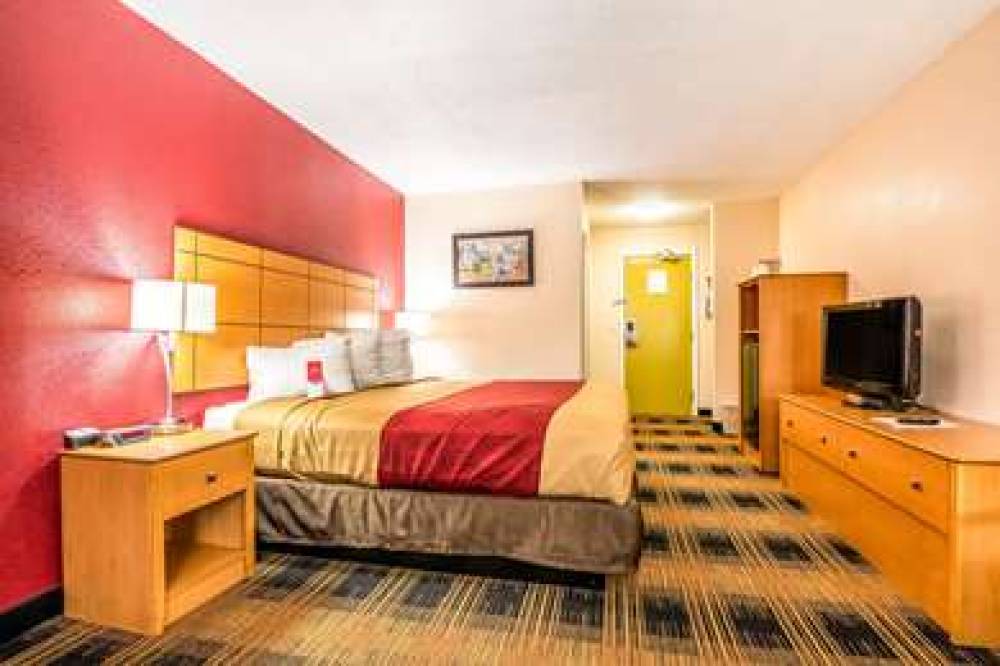 ECONO LODGE AT WANAMAKER 5