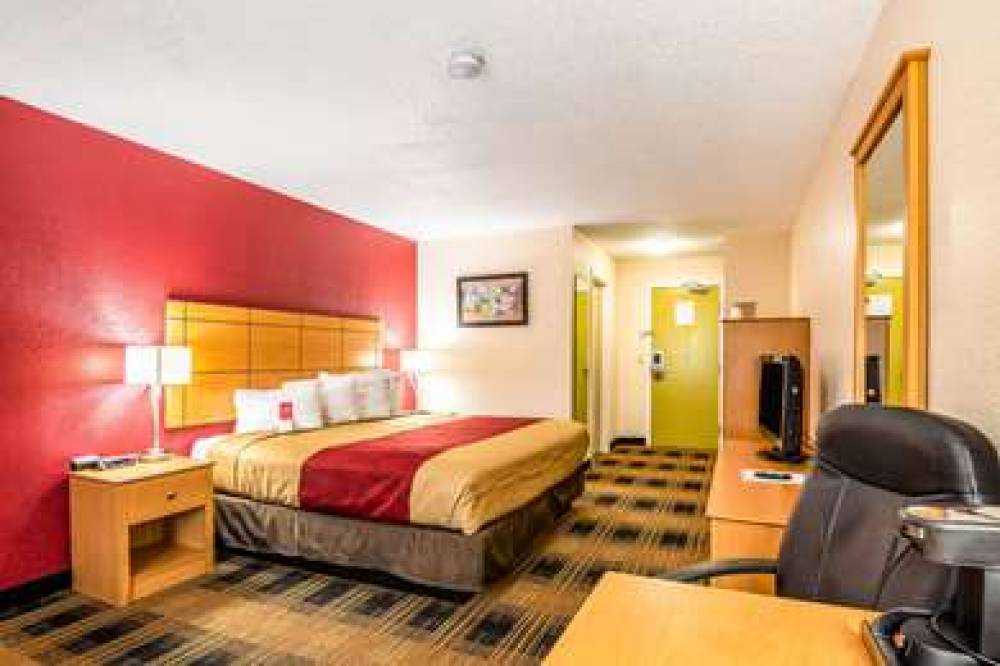 ECONO LODGE AT WANAMAKER 4