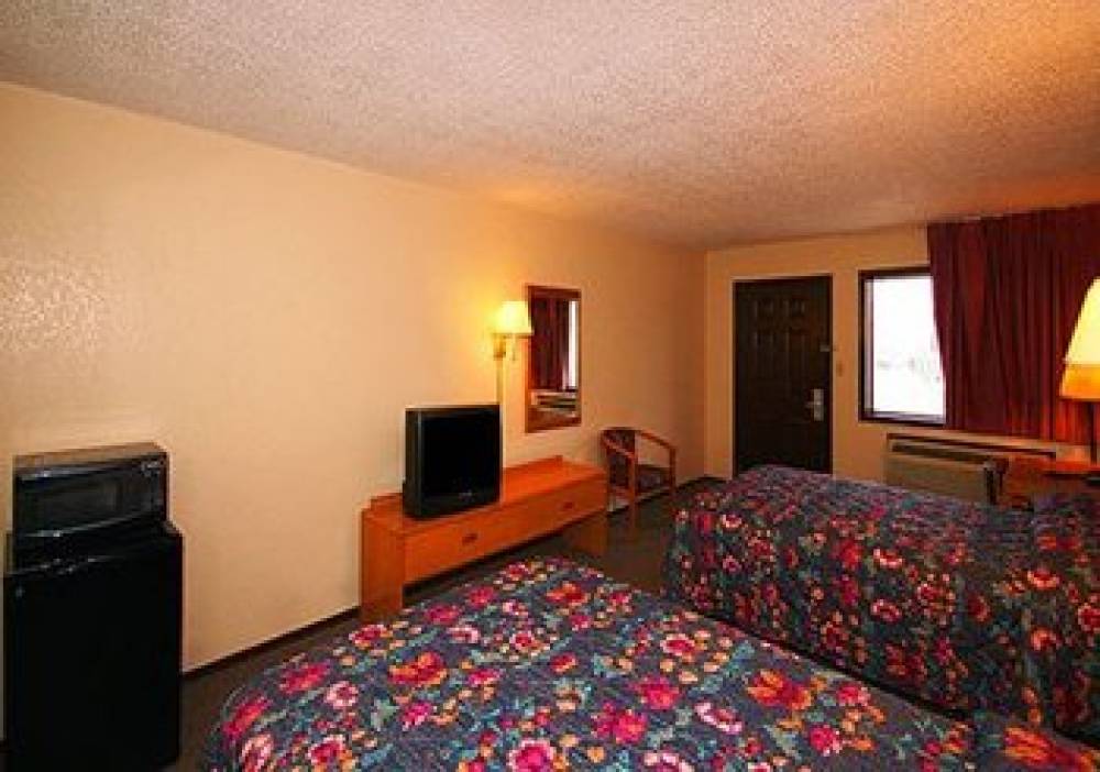 ECONO LODGE BAY CITY 4