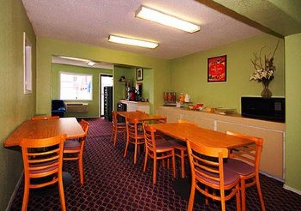 ECONO LODGE BAY CITY 6