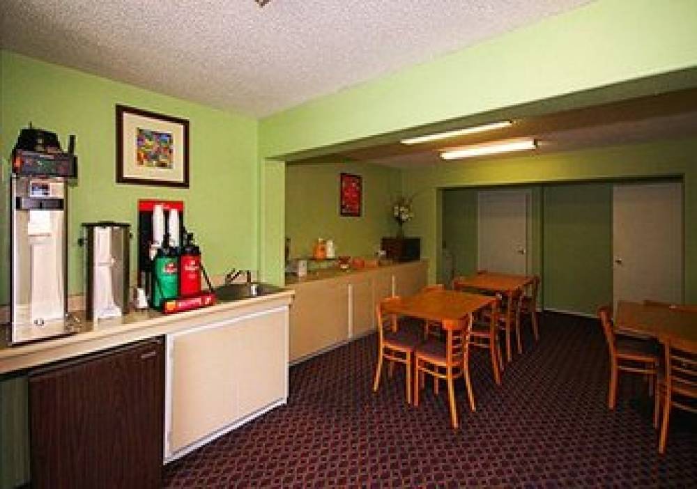 ECONO LODGE BAY CITY 5