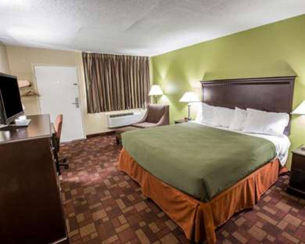 Econo Lodge Biltmore 9