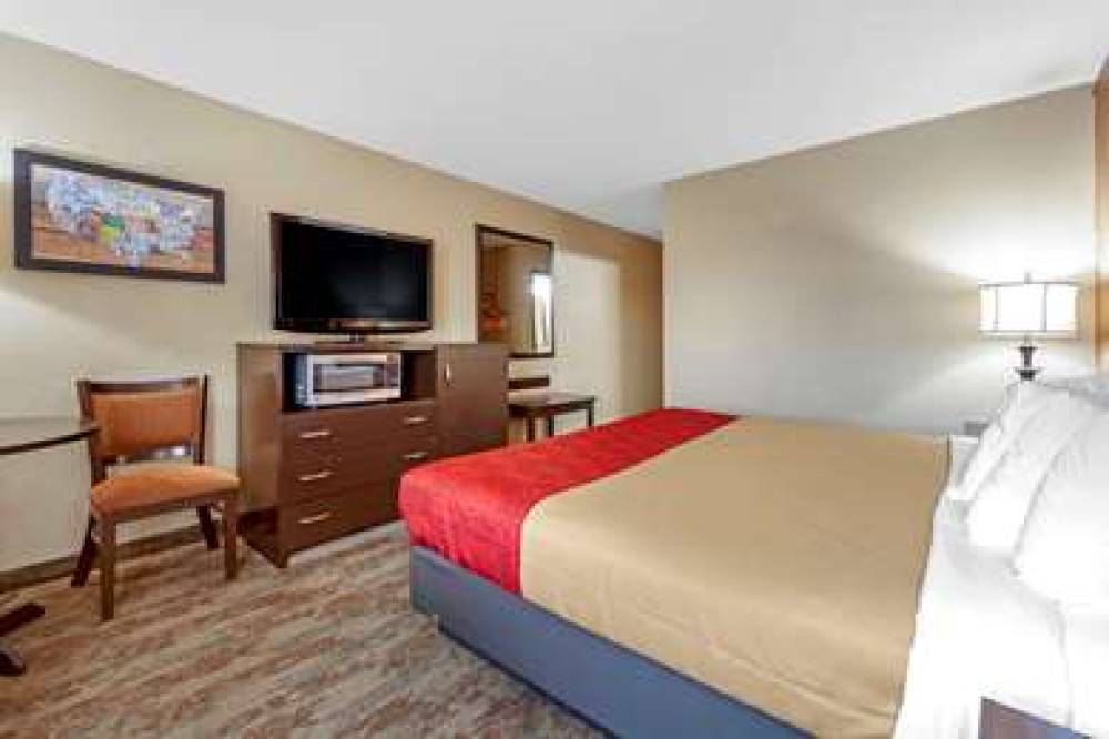 Econo Lodge Black Hills 8