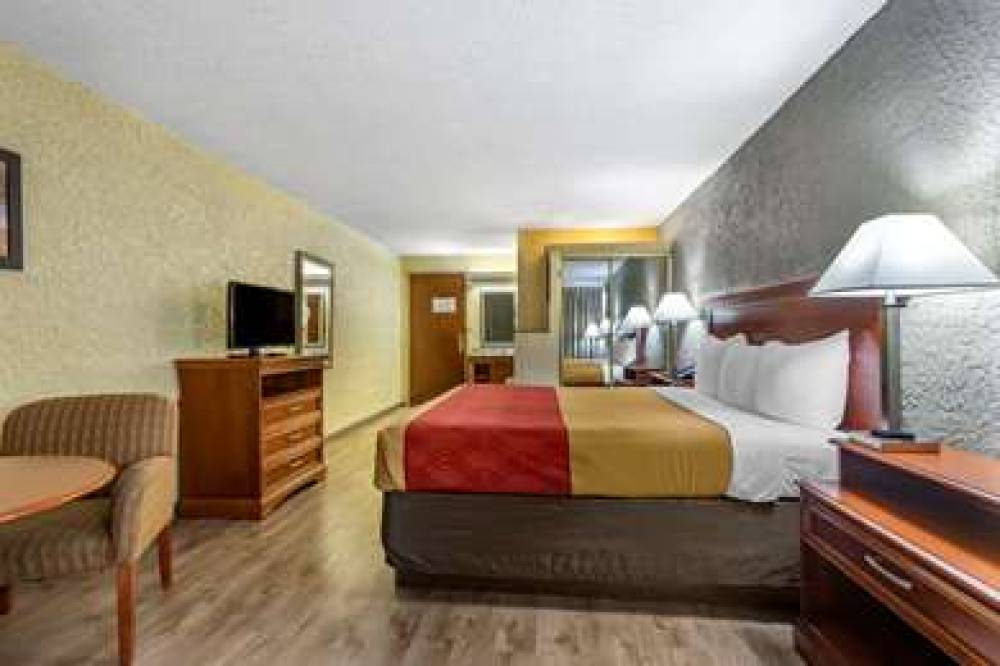 ECONO LODGE BROKEN ARROW - TULSA 9