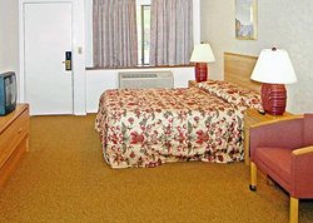 ECONO LODGE CENTRALIA 4