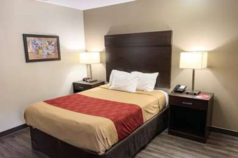 Econo Lodge City Center 9