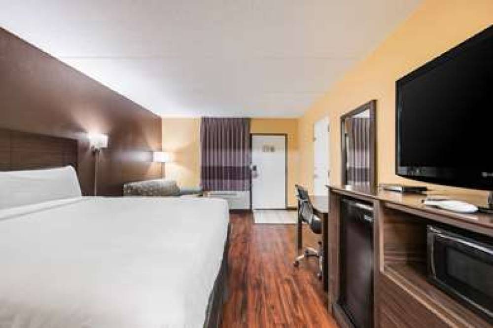 ECONO LODGE COLUMBUS 5