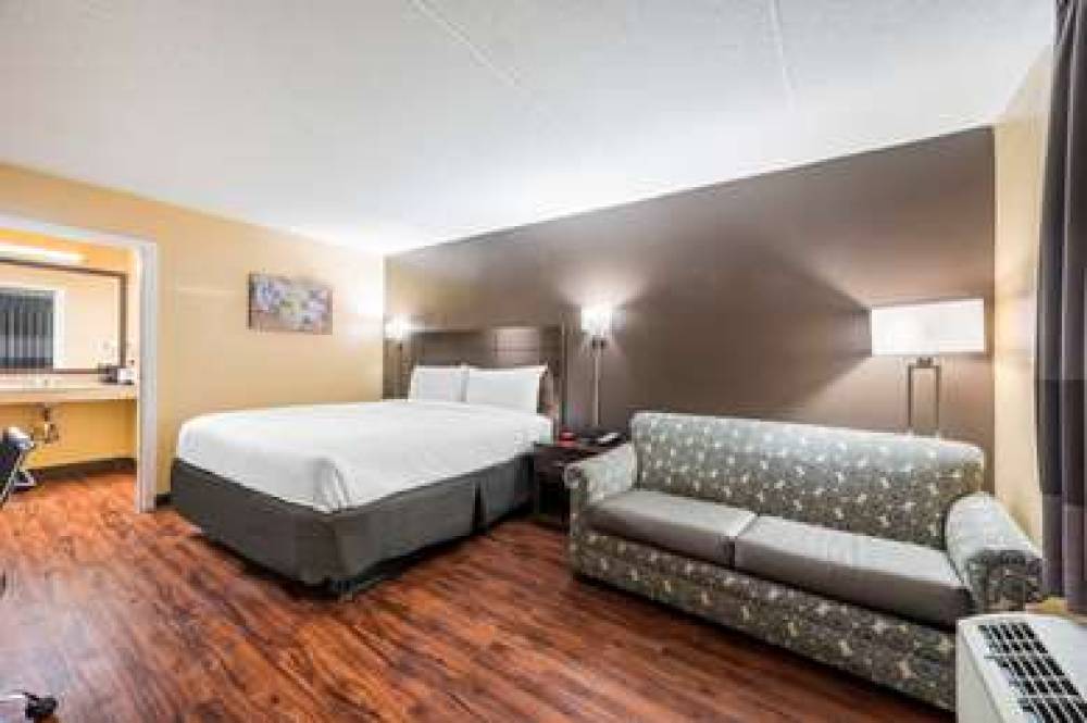 ECONO LODGE COLUMBUS 3