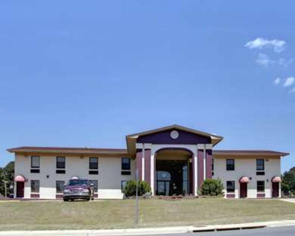 Econo Lodge Conference Center 1