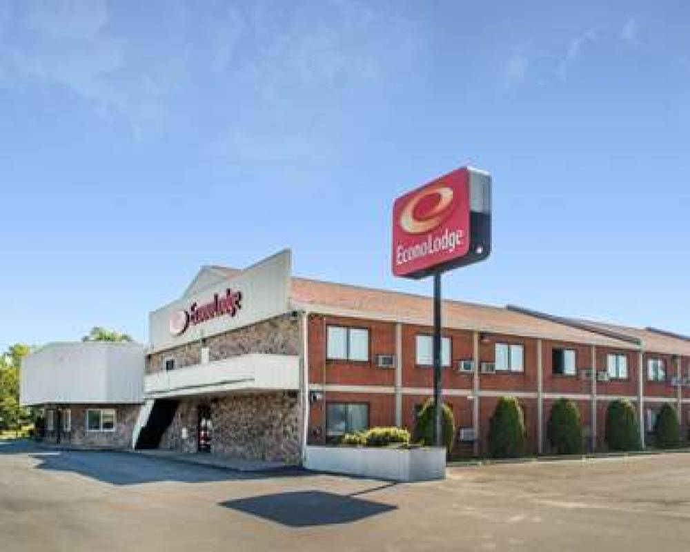 Econo Lodge Darien Lakes 1