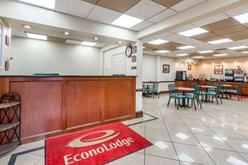 Econo Lodge Downtown 4