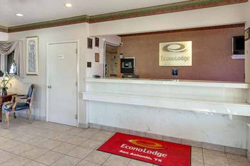 Econo Lodge Downtown South 5