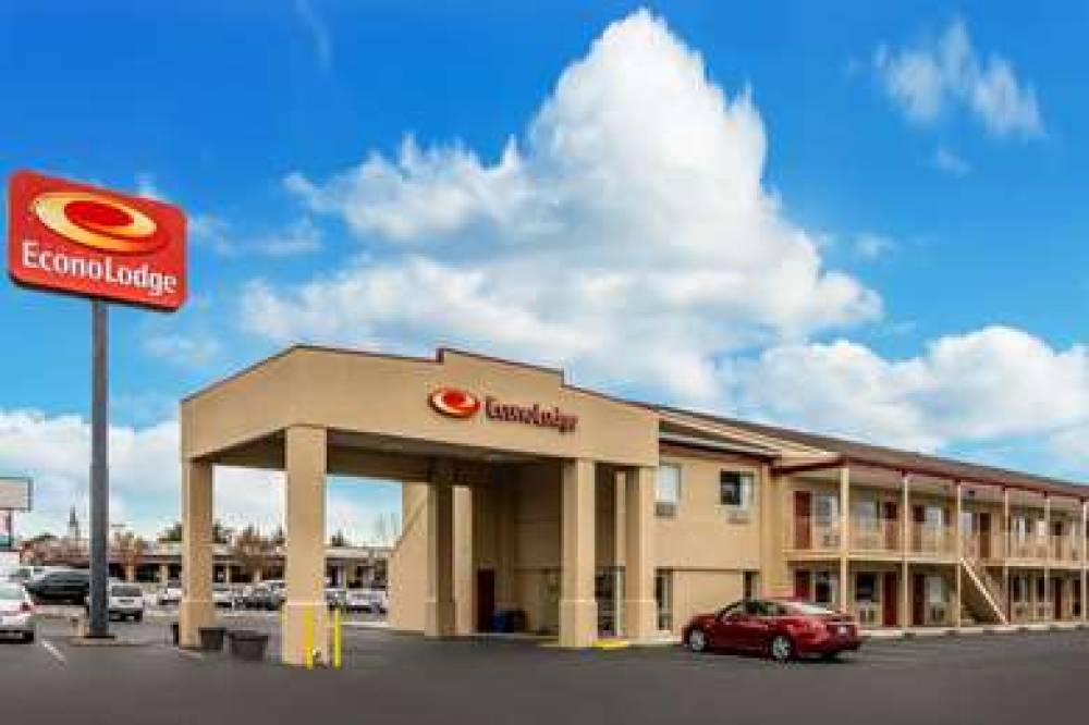 Econo Lodge East 1