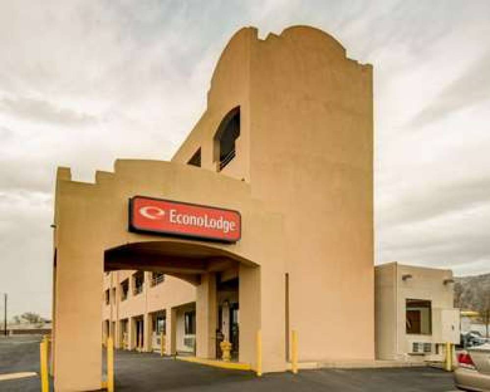 Econo Lodge East 3