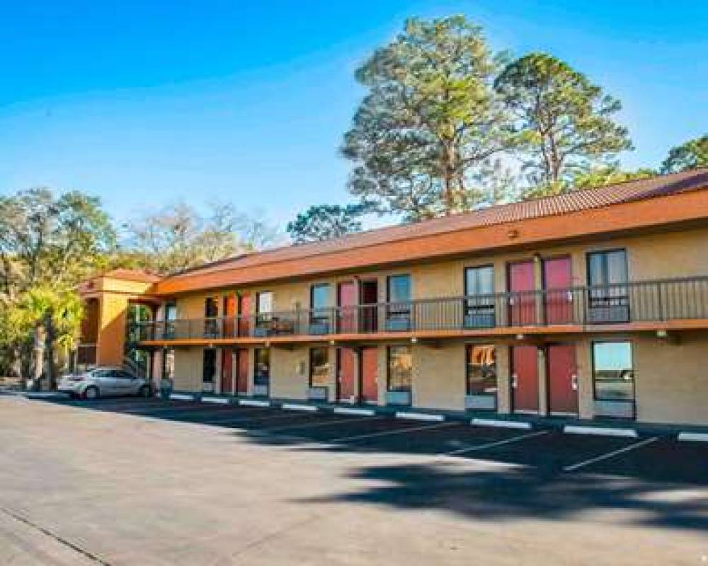 Econo Lodge 2