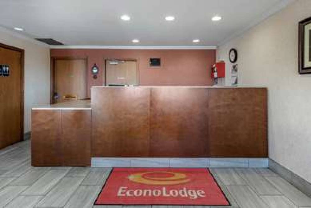 Econo Lodge 3