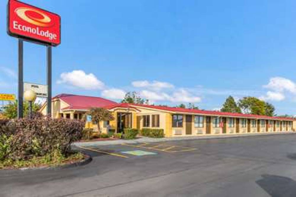 Econo Lodge 4