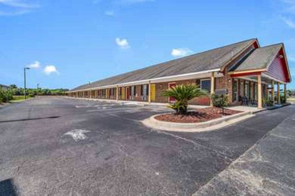 Econo Lodge 2