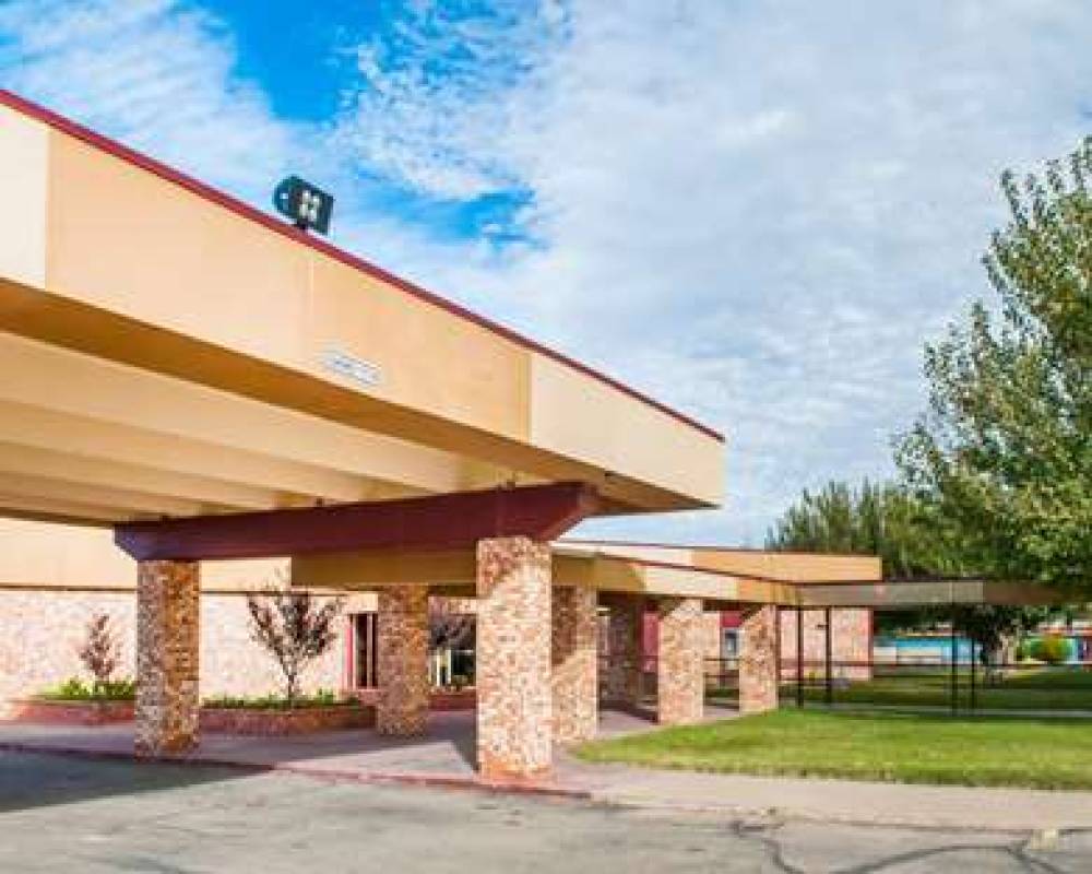 Econo Lodge 3