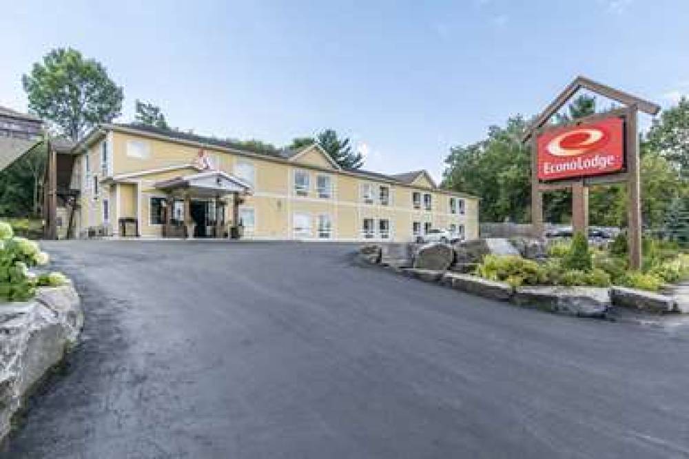 Econo Lodge 3