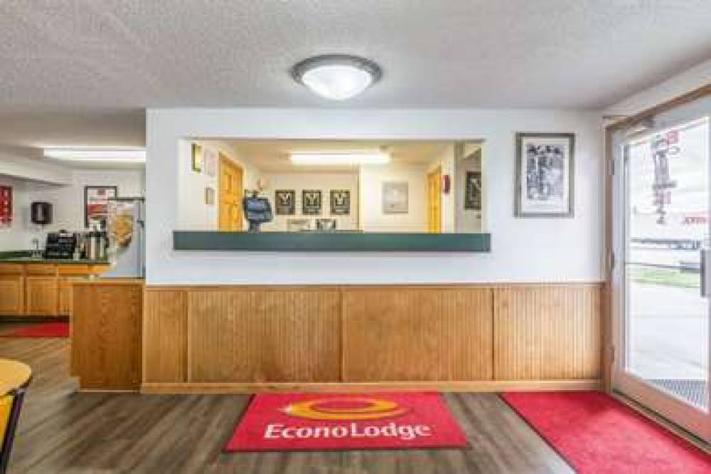 Econo Lodge 2