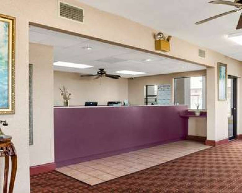 Econo Lodge 3