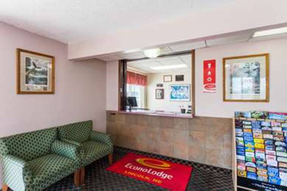 Econo Lodge 6