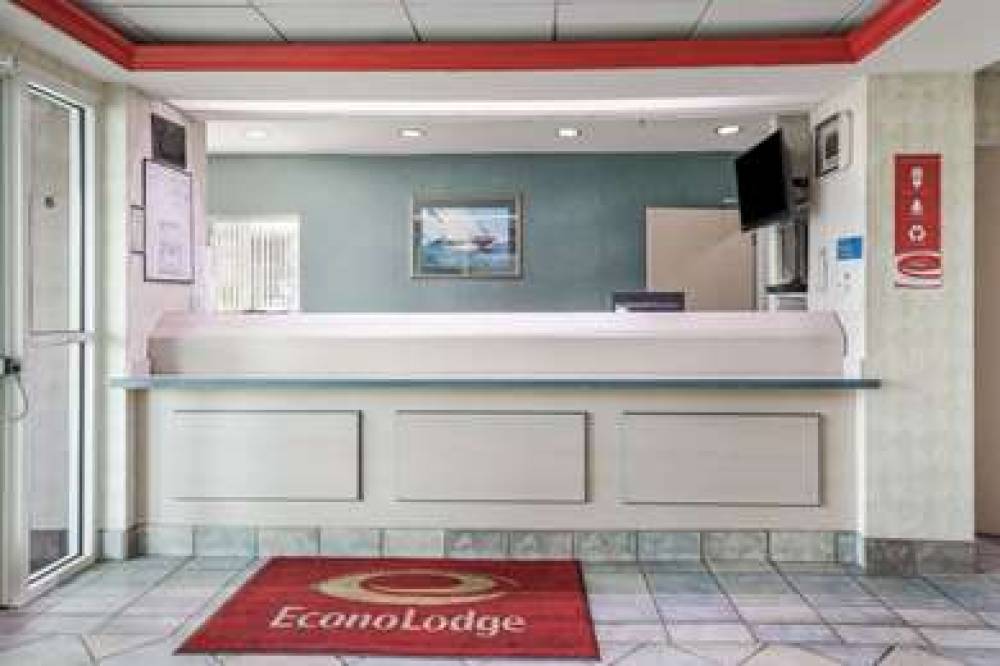 Econo Lodge 3