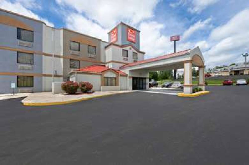 Econo Lodge 3