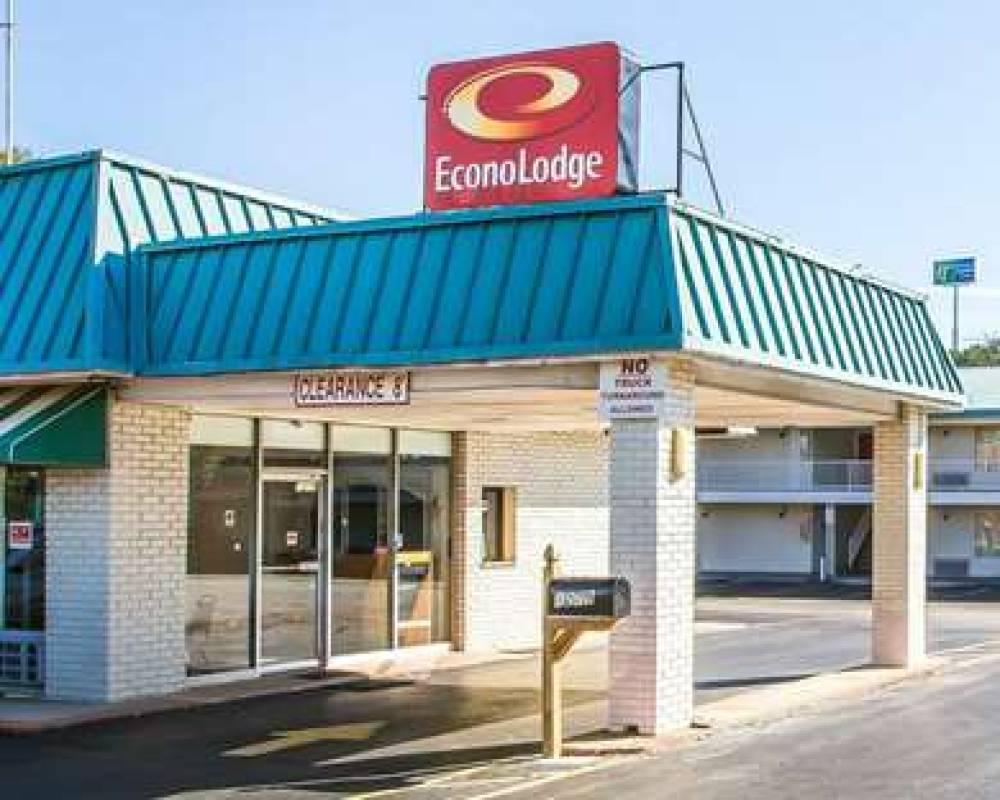 Econo Lodge 4