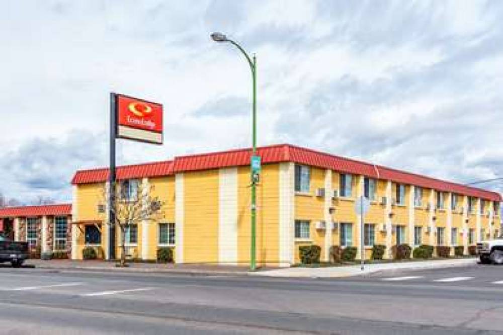 Econo Lodge 3