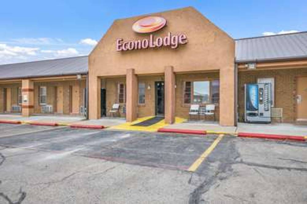 Econo Lodge 3