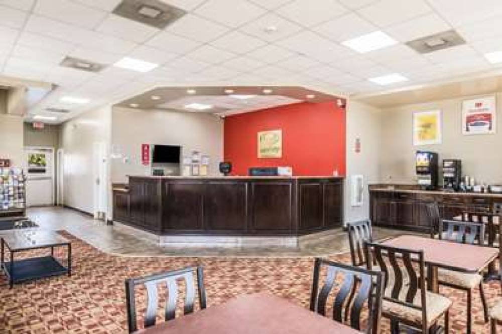 Econo Lodge 5