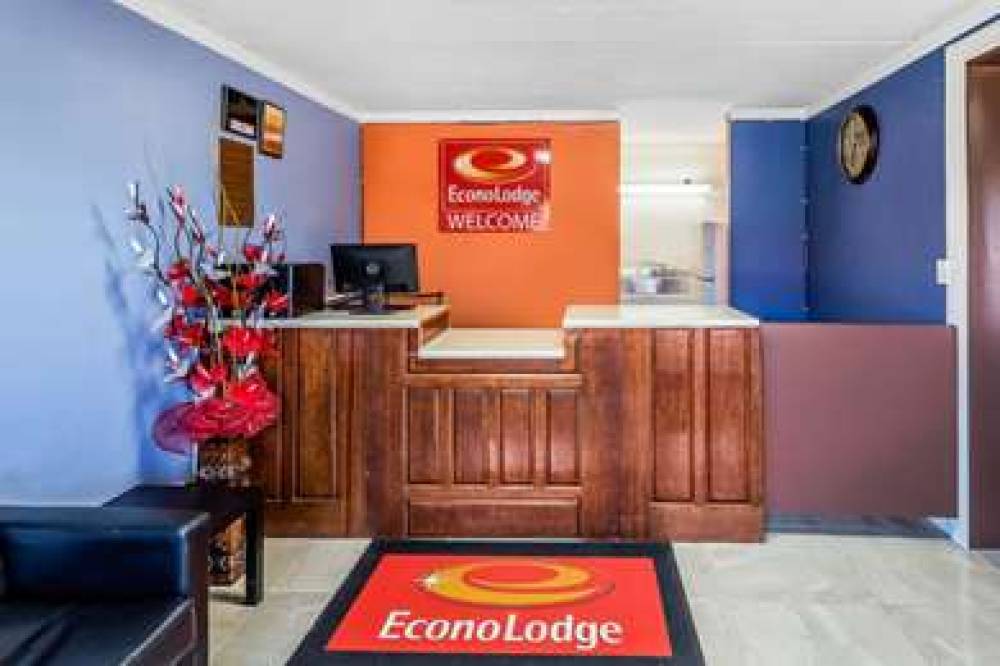 ECONO LODGE 3