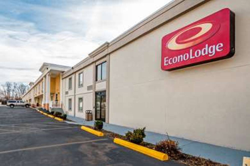 Econo Lodge 2