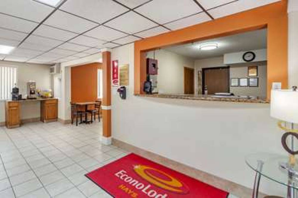 Econo Lodge Hays I-70 6