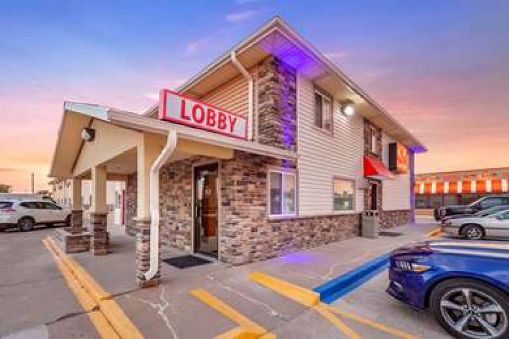 Econo Lodge Hays I 70