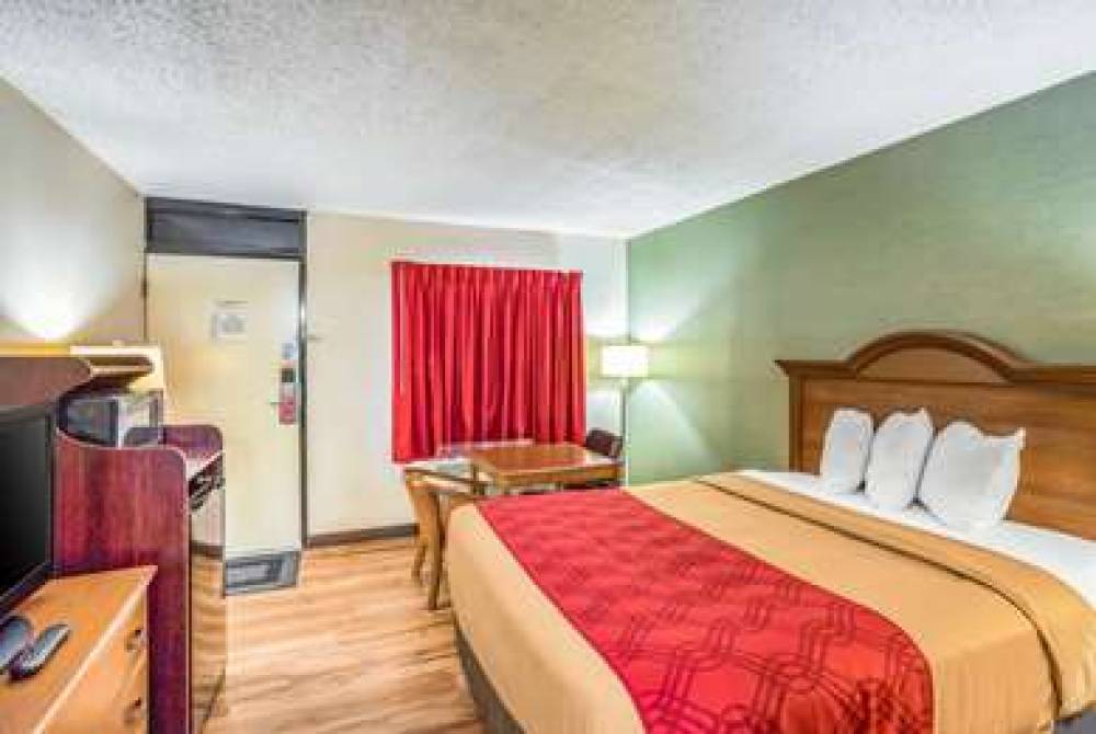 ECONO LODGE HUNTINGTON - BARBOURSVI 5