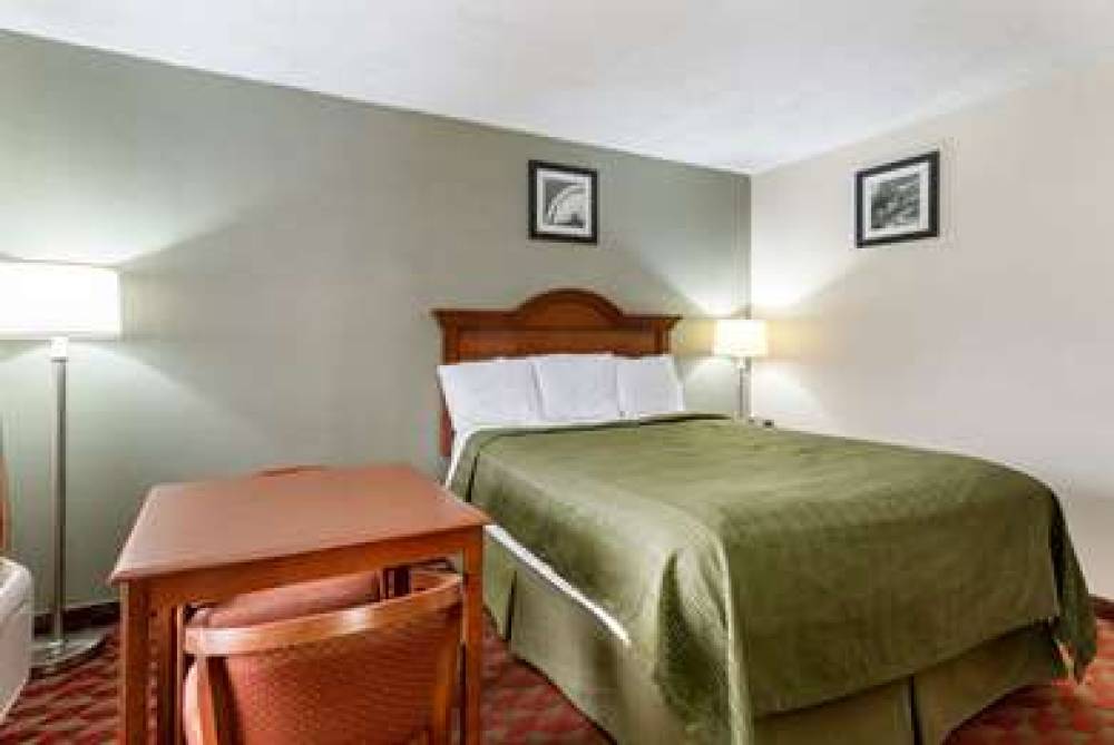 ECONO LODGE HUNTINGTON - BARBOURSVI 3