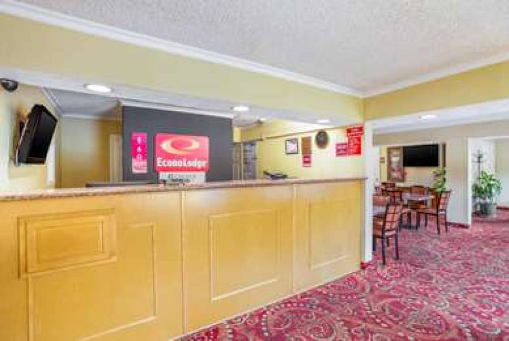 ECONO LODGE HUNTINGTON - BARBOURSVI 2