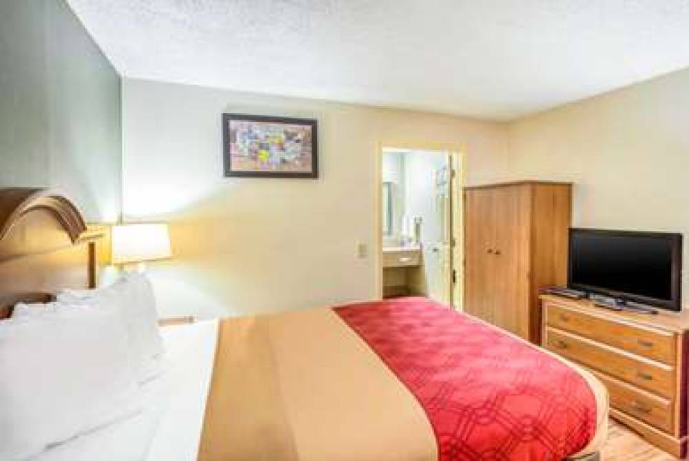 ECONO LODGE HUNTINGTON - BARBOURSVI 4