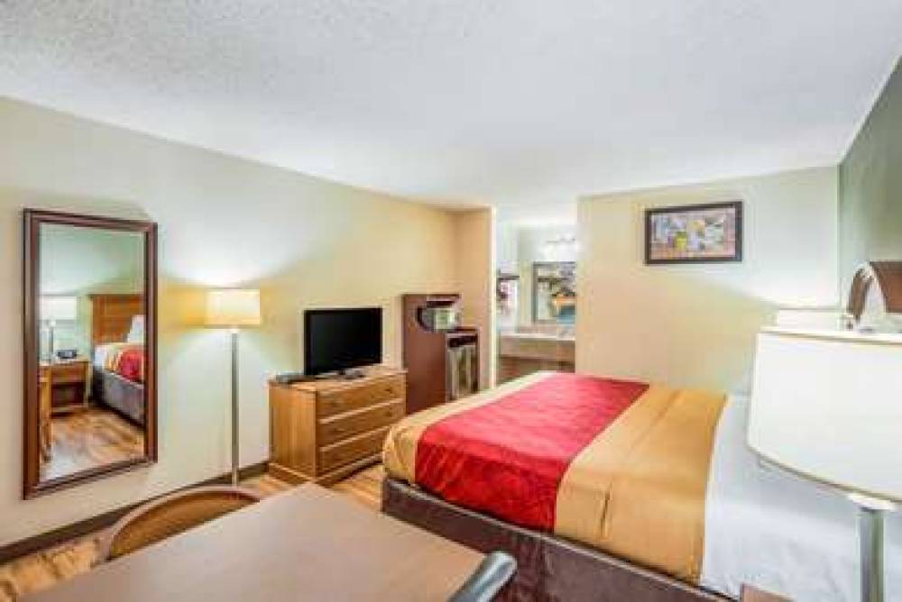 ECONO LODGE HUNTINGTON - BARBOURSVI 9