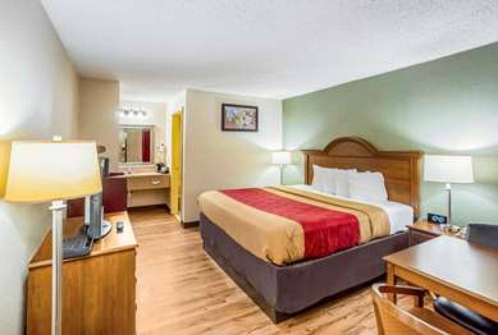 ECONO LODGE HUNTINGTON - BARBOURSVI 8