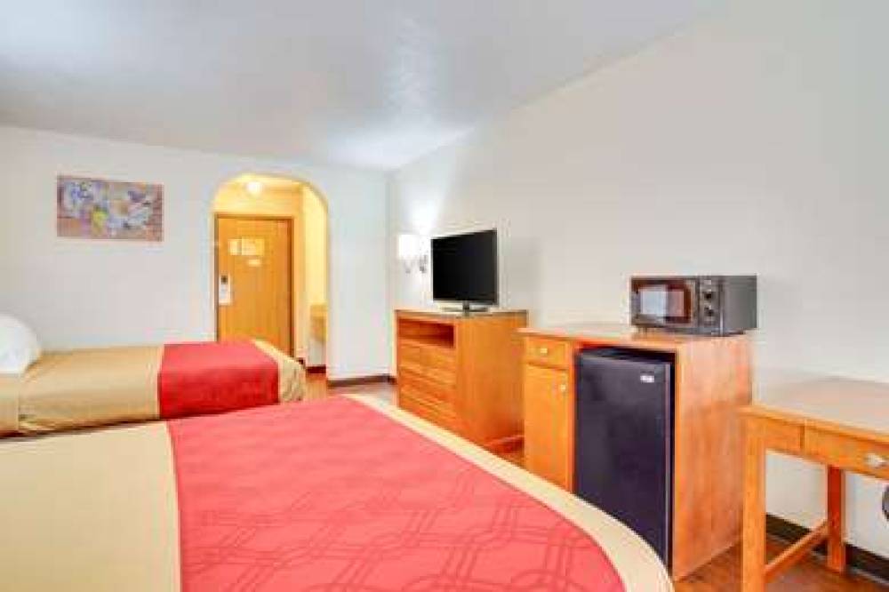 ECONO LODGE INN AND SUITES ALBUQUER 7