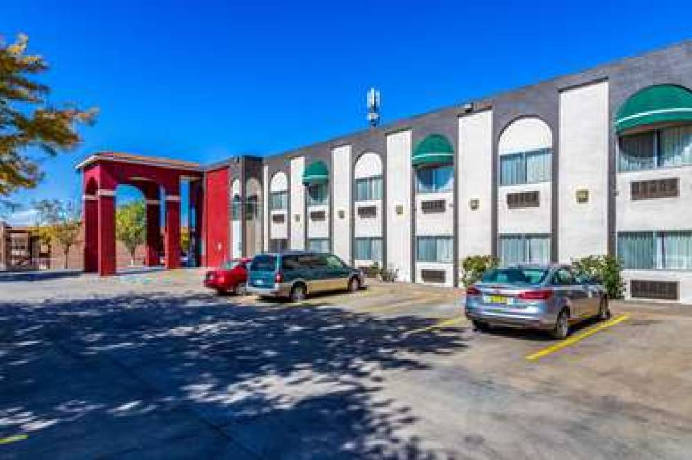 Econo Lodge Inn And Suites Albuquer