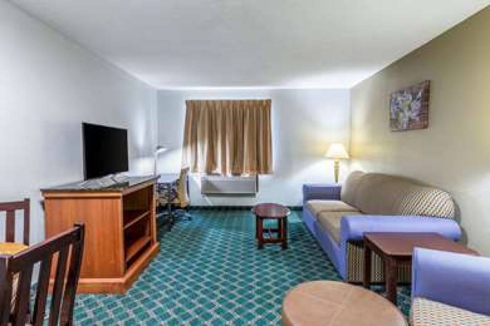 ECONO LODGE INN AND SUITES AUBURN 9