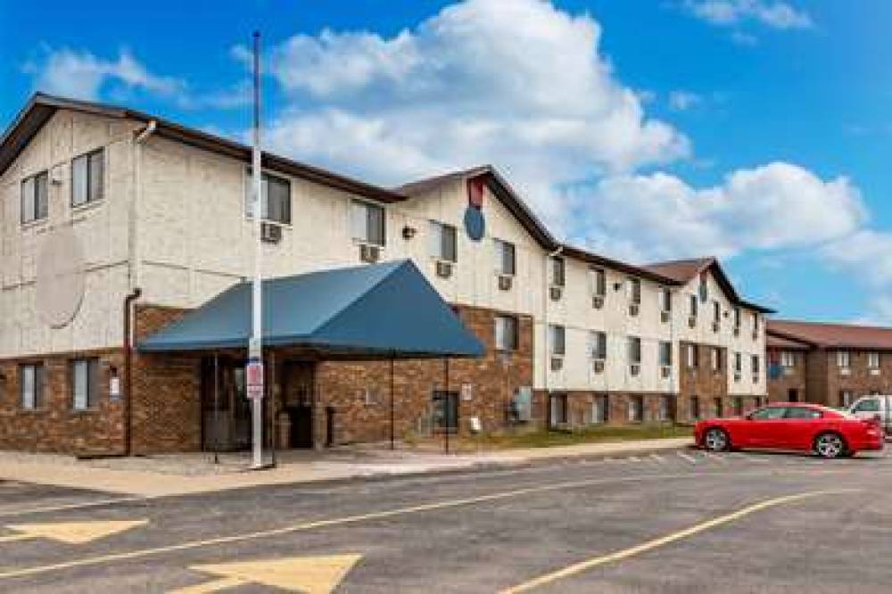 ECONO LODGE INN AND SUITES AUBURN 1