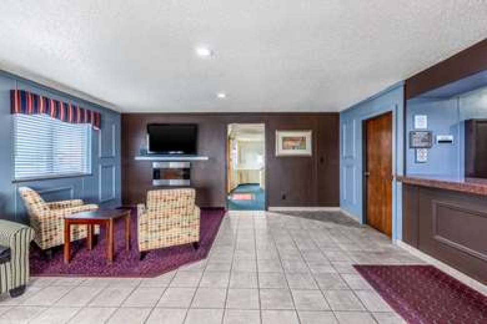 ECONO LODGE INN AND SUITES AUBURN 5