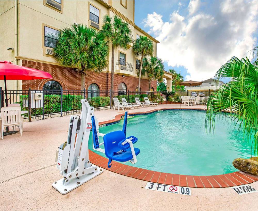 ECONO LODGE INN AND SUITES BEAUMONT 6