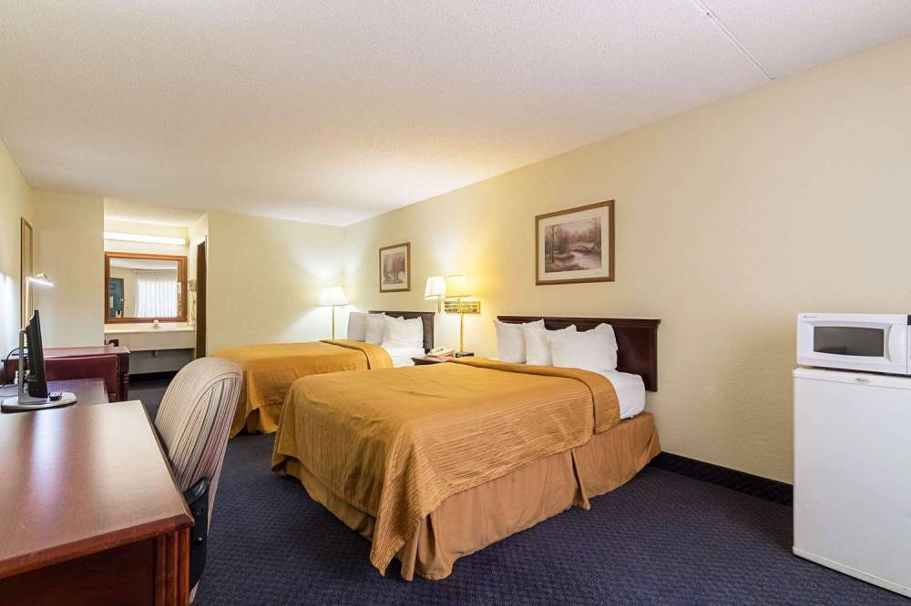 ECONO LODGE INN AND SUITES BENTONVI 5